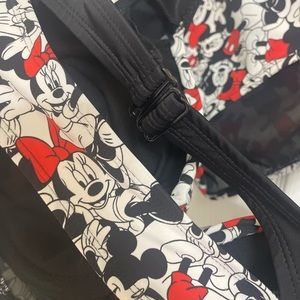 X large fit. Top bigger the bottom to accommodate breast. Use one time.